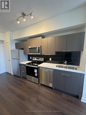 Toronto (Glenfield-Jane Heights) condo for rent - A kitchen with a refrigerator, oven, microwave, sink and dishwasher.