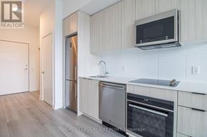 Toronto (Clairlea-Birchmount) condo for rent - A kitchen with a refrigerator, oven, and microwave.