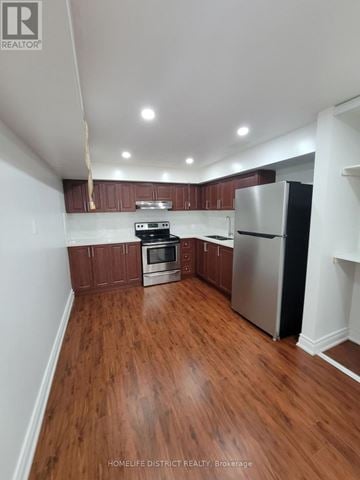 Ajax (Northwest Ajax) apartment for rent - A kitchen with wooden floors and stainless steel appliances.