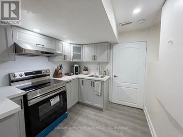 Brampton (Credit Valley) apartment for rent - A kitchen with a stove top oven and a sink.