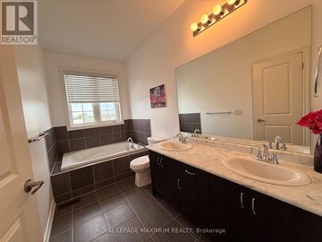 Bradford West Gwillimbury (Bradford) townhouse for rent - 76 BLACKWELL CRESCENT