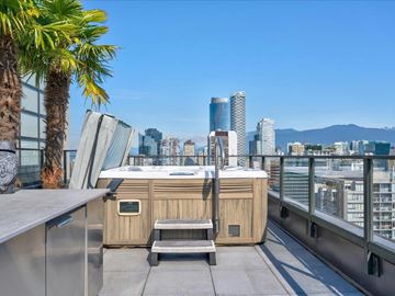 Vancouver house for rent - 2602-1055 Homer St: Luxury 3-Level Yaletown Penthouse + Private Rooftop | 2BR