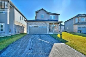 Welland (Lincoln/Crowland) apartment for rent - A residential area with houses and a driveway.