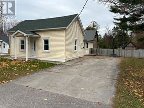 Collingwood apartment for rent - A small house with a green roof and a driveway in front.