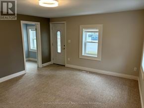 Collingwood apartment for rent - A room with a carpeted floor and a window.