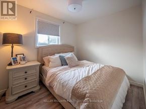 Newmarket (Huron Heights-Leslie Valley) apartment for rent - A bedroom with a bed, nightstand, and lamp.