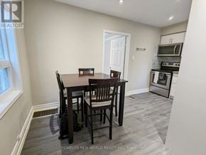 Toronto (Dovercourt-Wallace Emerson-Junction) apartment for rent - A dining room with a table and chairs.
