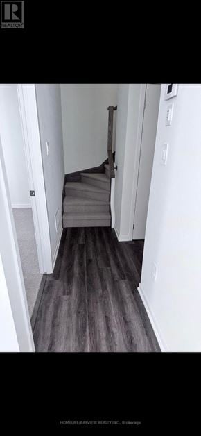 Vaughan (Vaughan Corporate Centre) townhouse for rent - A hallway with a wooden floor and white walls.
