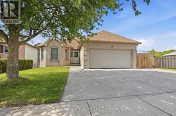 Woodstock (Woodstock - South) duplex for rent - A two-story house with a garage is for sale.