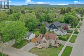 Collingwood duplex for rent - A residential area with houses and greenery.