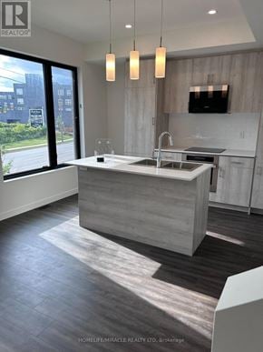 Barrie (Holly) townhouse for rent - A modern kitchen with a large island in the middle.