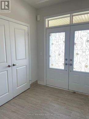 Georgina (Sutton & Jackson's Point) apartment for rent - A room with a white door and a glass door with a decorative design.