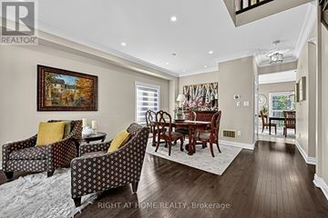 Oro-Medonte (Horseshoe Valley) apartment for rent - A living room with a brown wooden table and chairs.