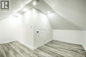 Windsor apartment for rent - A room with a white door and wooden flooring.