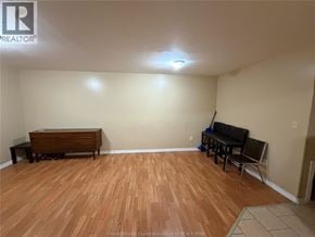 Windsor apartment for rent - A room with wooden flooring and a bench.