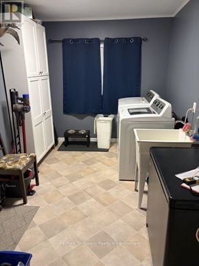 South-West Oxford (Brownsville) apartment for rent - A room with a washing machine and a dryer.