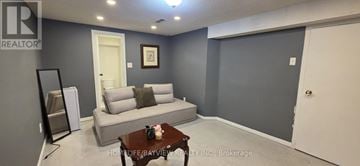 Richmond Hill (Observatory) townhouse for rent - A living room with a grey couch and a coffee table.