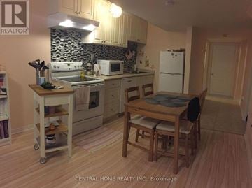 Vaughan (Patterson) apartment for rent - A kitchen with a table and chairs.