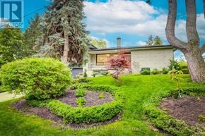 Toronto (Kingsway South) apartment for rent - A well-maintained garden in front of a house.
