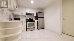 Mississauga (Creditview) apartment for rent - A kitchen with a refrigerator, oven, and microwave.