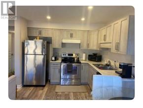 Niagara Falls (Oldfield) townhouse for rent - A kitchen with a refrigerator, oven, and sink.