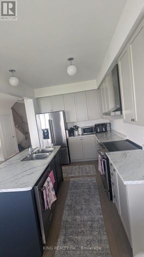 Shelburne townhouse for rent - A kitchen with white cabinets and a marble countertop.