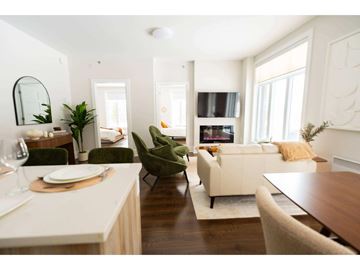 Gatineau (Aylmer) condo for rent - A modern living room with a dining table and chairs.