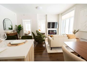 Gatineau (Aylmer) condo for rent - A modern living room with a dining table and chairs.