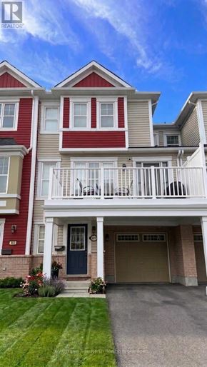 Ottawa townhouse for rent - A red and white two story house with a balcony.