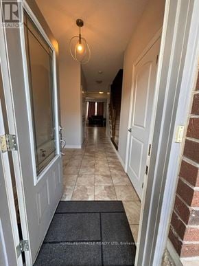 Grimsby (Grimsby Beach) townhouse for rent - A hallway with a black doormat in front of a white door.