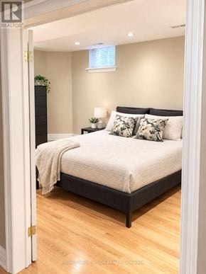Vaughan (Vellore Village) apartment for rent - A bedroom with a bed, pillows, and a lamp.