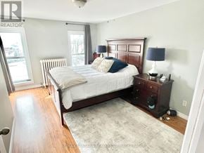 Welland (Lincoln/Crowland) duplex for rent - A bedroom with a large bed and a window.