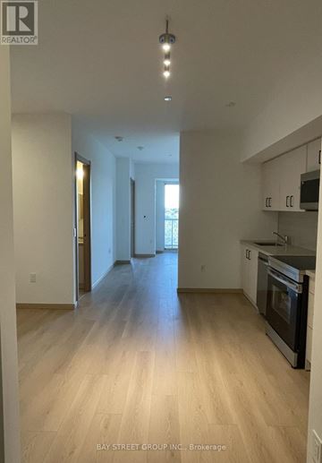 Toronto (Tam O'shanter-Sullivan) condo for rent - A spacious kitchen with a stove top oven and microwave.