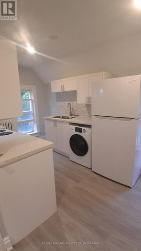 Niagara Falls (Dorchester) apartment for rent - A white kitchen with a washing machine and a dishwasher.