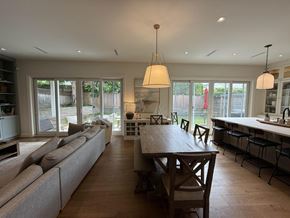 Surrey apartment for rent - A modern open plan living and dining area with a large table and chairs.