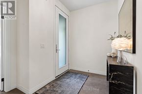 Thorold (Confederation Heights) townhouse for rent - A hallway with a marble floor and a mirror on the wall.
