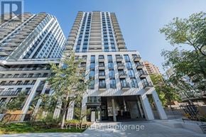 Toronto (Forest Hill South) condo for rent - A modern building with a curved entrance and a glass facade.