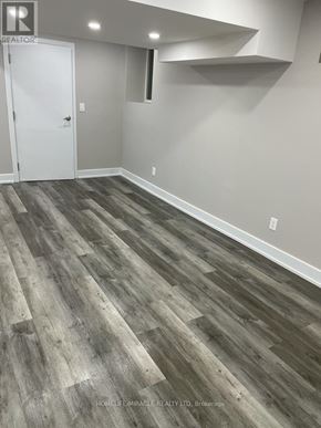 Brampton (Credit Valley) apartment for rent - A room with a wooden floor and a white door.