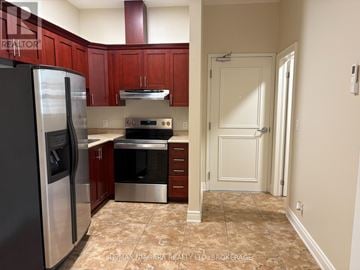 Fort Erie (Ridgeway) apartment for rent - A kitchen with a refrigerator, oven, and microwave.