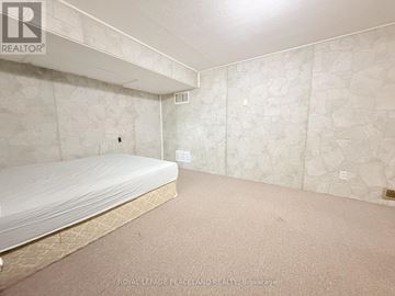 Richmond Hill (Crosby) apartment for rent - A bedroom with a bed and a carpeted floor.