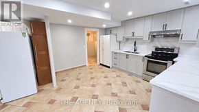 Vaughan (Patterson) apartment for rent - A kitchen with white appliances and wooden flooring.