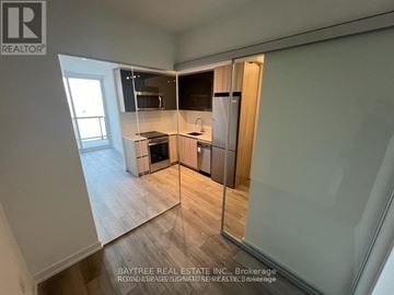 Toronto (Downsview-Roding-Cfb) condo for rent - A real estate listing photo of a kitchen with a dining area.