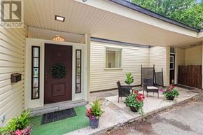 Ottawa house for rent - A house with a brown door and a wreath on it.