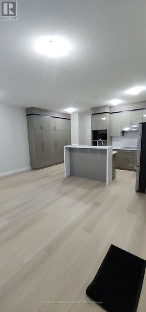 Welland (Lincoln/Crowland) townhouse for rent - A room with a black mat on the floor and a white counter.
