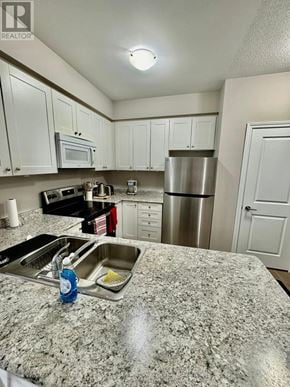 Oakville (Ro River Oaks) townhouse for rent - A kitchen with granite countertops and white cabinets.