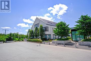 Innisfil townhouse for rent - A building with the logo RE/MAX REALTY SPECIALISTS INC. Brokerage in front of it.