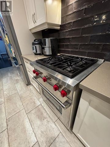 Hamilton (Meadowlands) apartment for rent - A modern kitchen with a stove top oven and tiled floor.