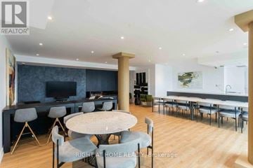 Toronto (Niagara) condo for rent - A modern dining room with a round table and chairs.
