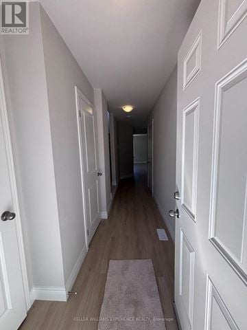 Gravenhurst (Wood (Gravenhurst)) townhouse for rent - A hallway with white doors and a beige rug.