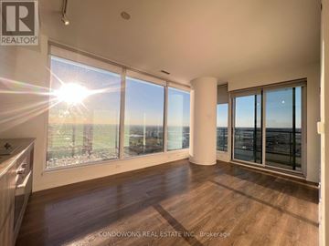 Vaughan (Vaughan Corporate Centre) condo for rent - A sunny day in a spacious room with a view of the beach.